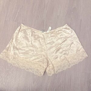 Intimissimi champagne taupe silk lace short. I have the matching top too!